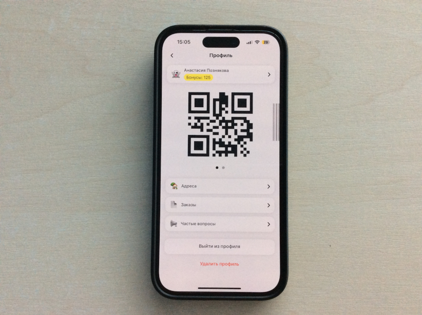 Отображение QR-кода в приложении для гостей через камеру на планшете